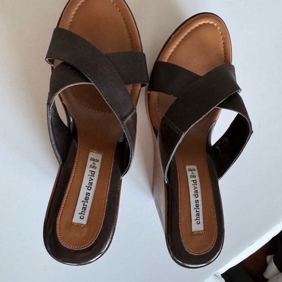 Charles David Platforms, Toffee & Brown, elastic straps across top, Size 38 NWOT - Picture 4 of 8